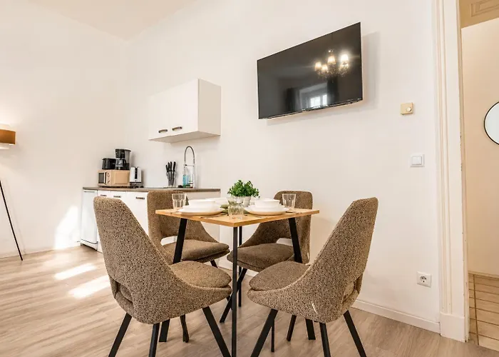Comfortable 1br Near Center For Long Apartman